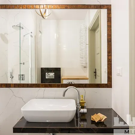 Millennium Port Gold Apartment *